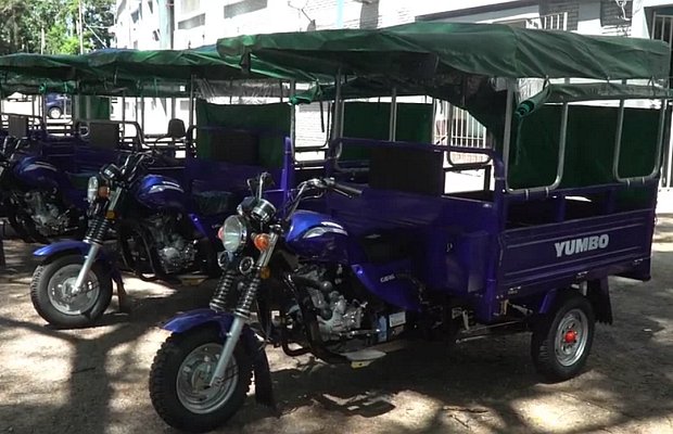 Primer cambio a recicladores de carro y caballo por un motocarro